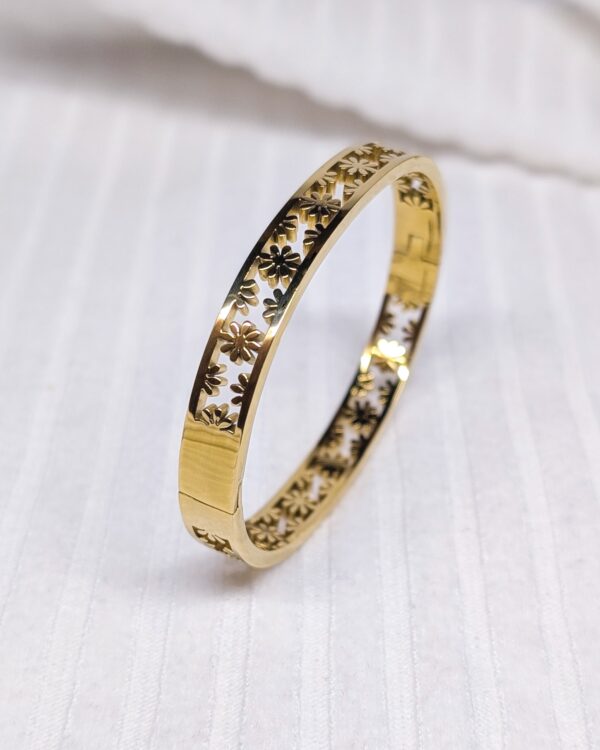 Flower Bangle - BAG130